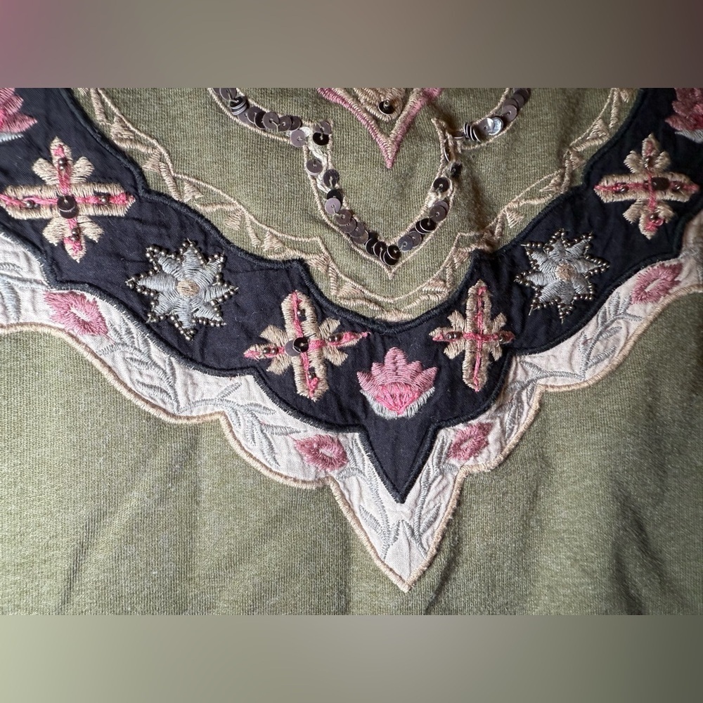 Soft Surroundings Embroidered Sequins Crew Illimani Sweatshirt Green Medium Boho - Picture 4 of 9